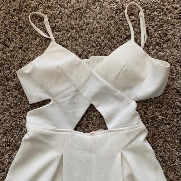 WHITE L’ATISTE JUMPSUIT - WORN ONCE FOR HEADSHOTS - Picture 3 of 7